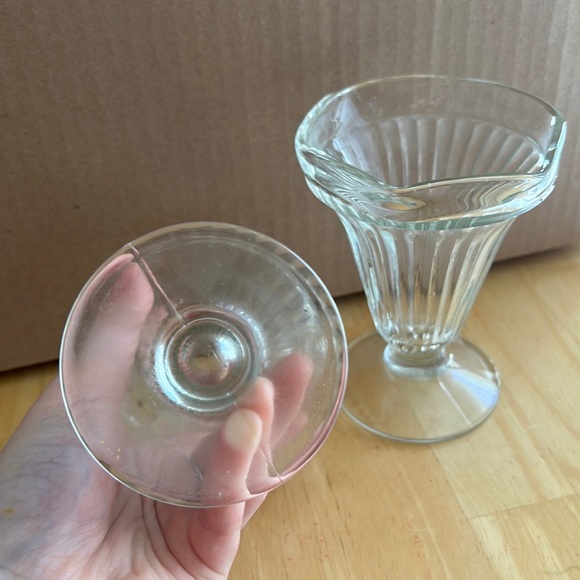 Vintage Glass Ice Cream Dishes (2) - Picture 3 of 3